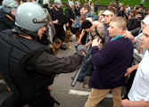 Manifestacja gejów i lesbijek. Kontrmanifestacja (2004) zdjecie